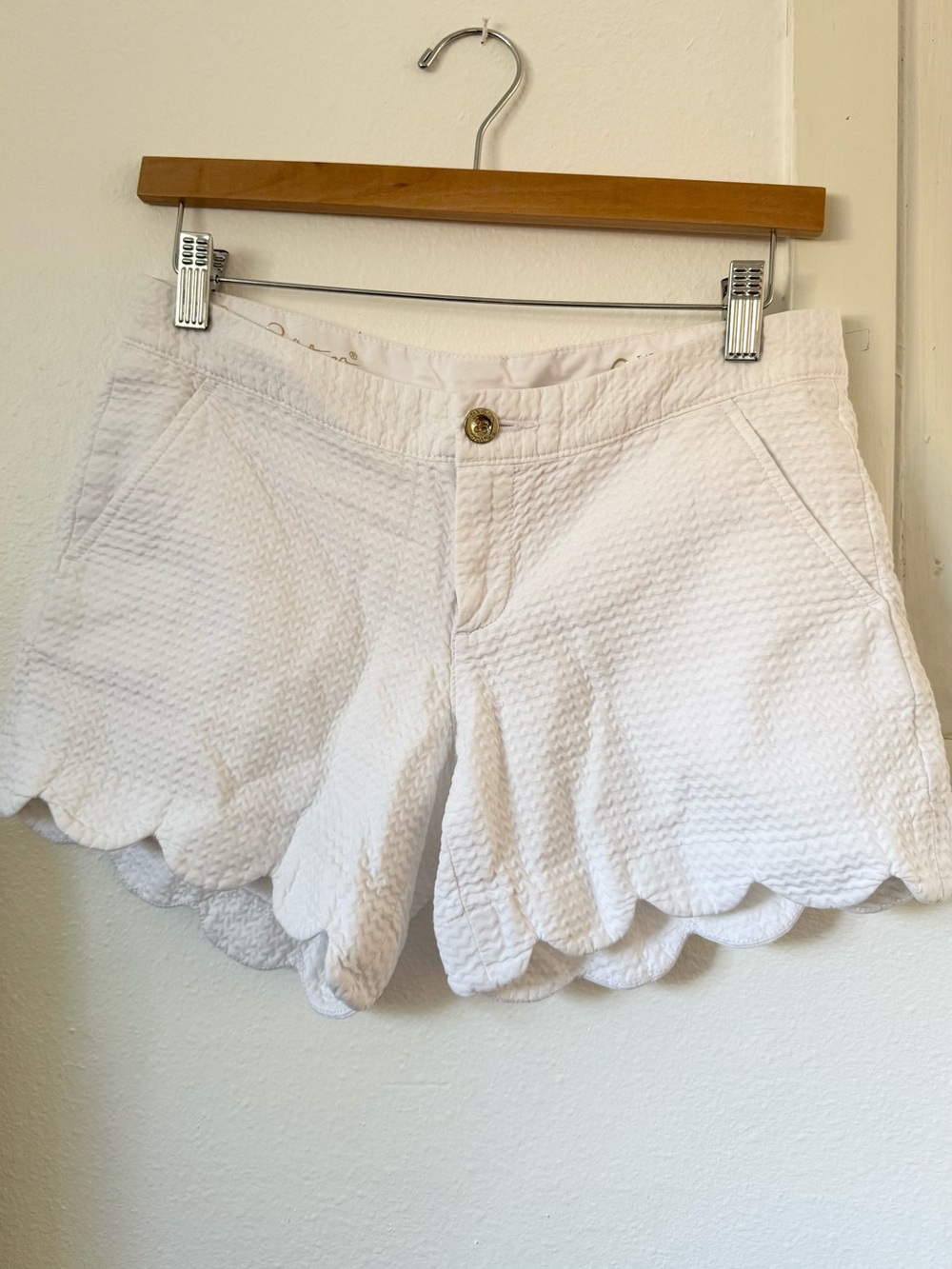 Lilly Pulitzer White Scalloped Hem Shorts